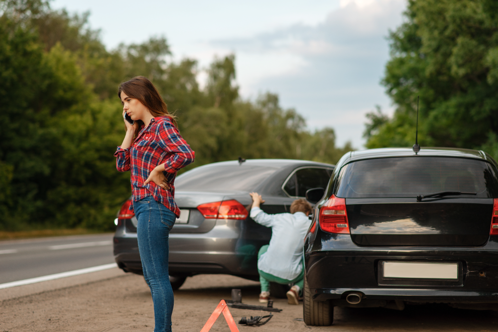 women in Tupelo calling car accident lawyer for assistance with claim