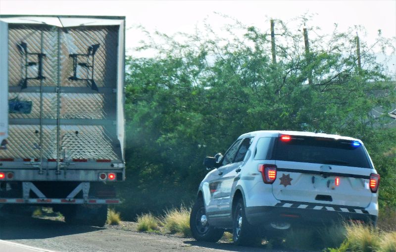 Southaven semi truck accident scene with police assitance