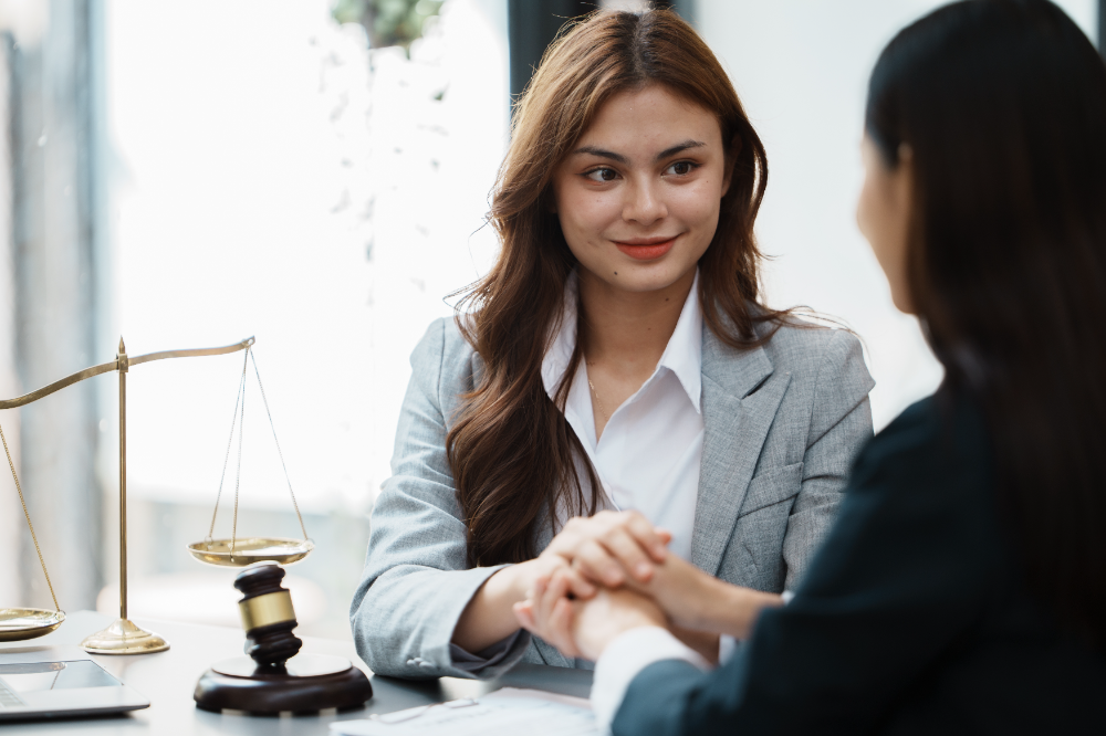 Memphis car accident lawyer advising her client about her car accident claim