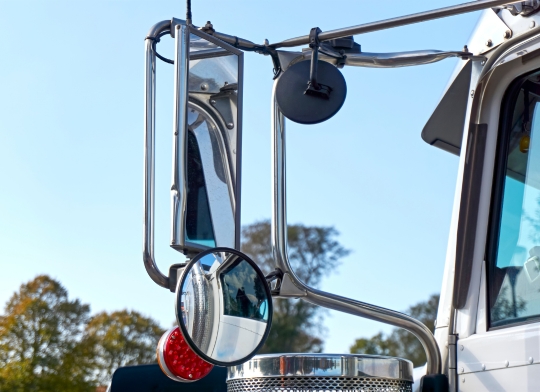 How to Avoid Truck Blind Spot Accidents in Mississippi